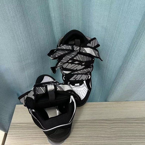Athletic_Shoes